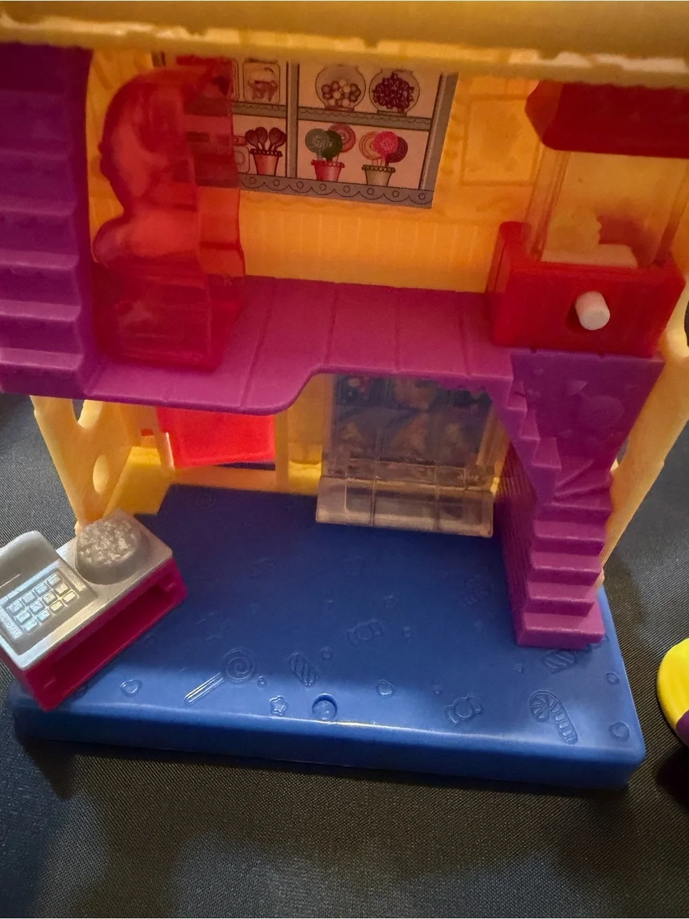 Polly Pocket Pollyville Candy Shop‎ Playset w/ 2 Dolls Accessories Cash